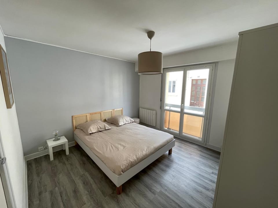 Bed, Photo of the whole room, Bedroom, wardrobe