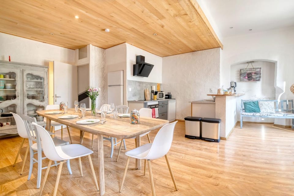 Property building, Kitchen or kitchenette, Living room