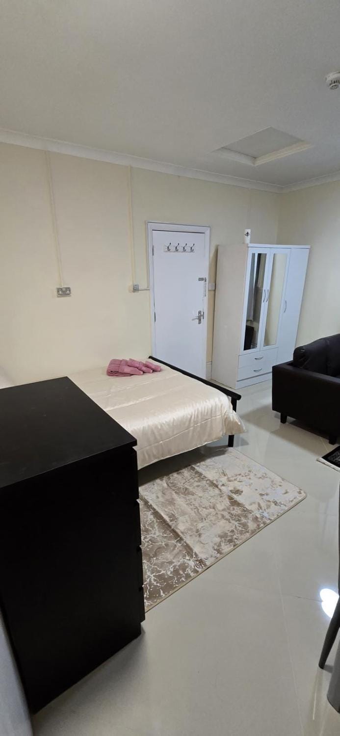 Shanti House Apartment in Enfield