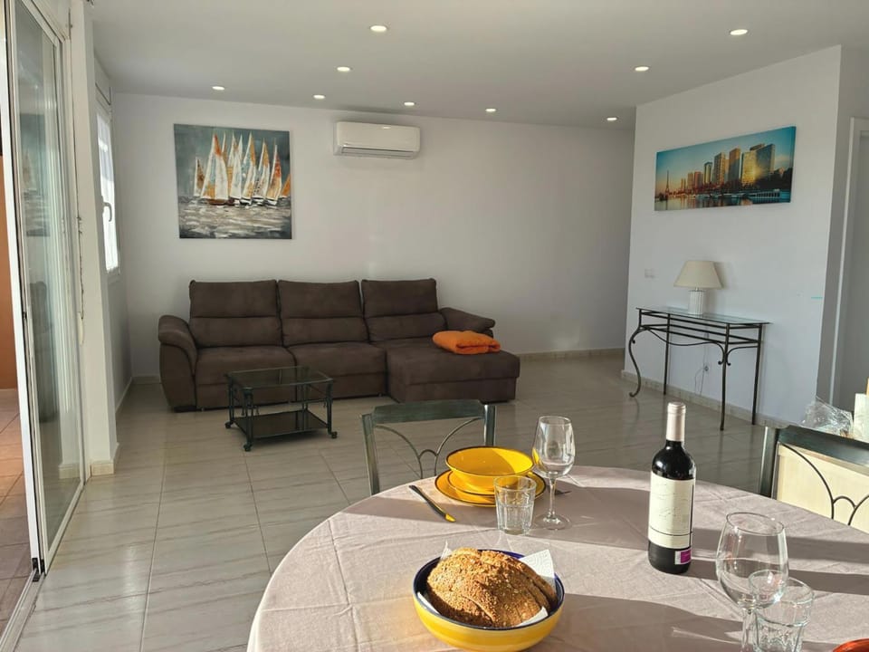 TV and multimedia, Living room, Dining area, air conditioner