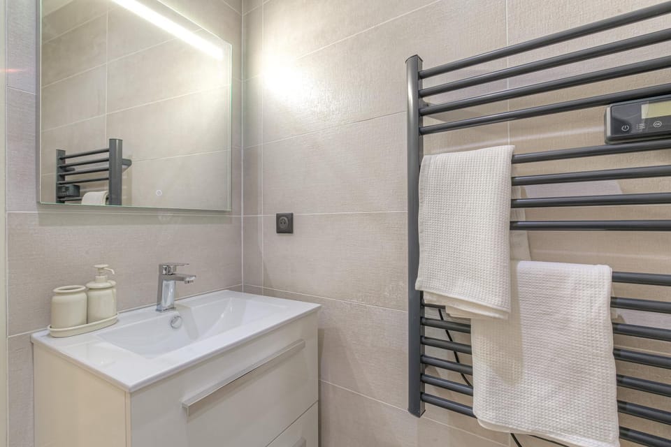 Bathroom, towels