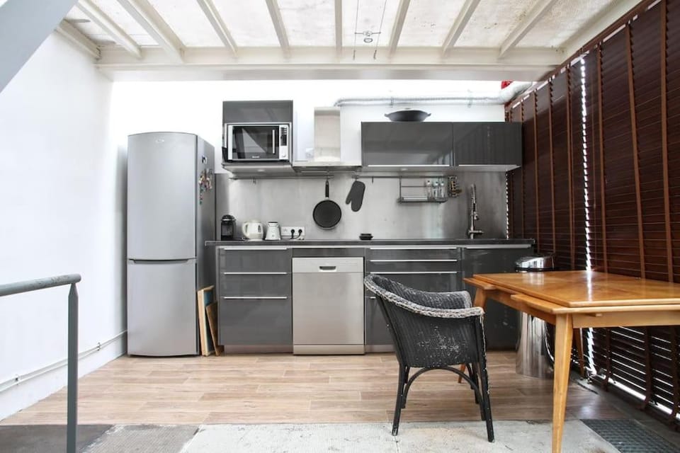 Kitchen or kitchenette, Dining area, dishwasher, oven, stove