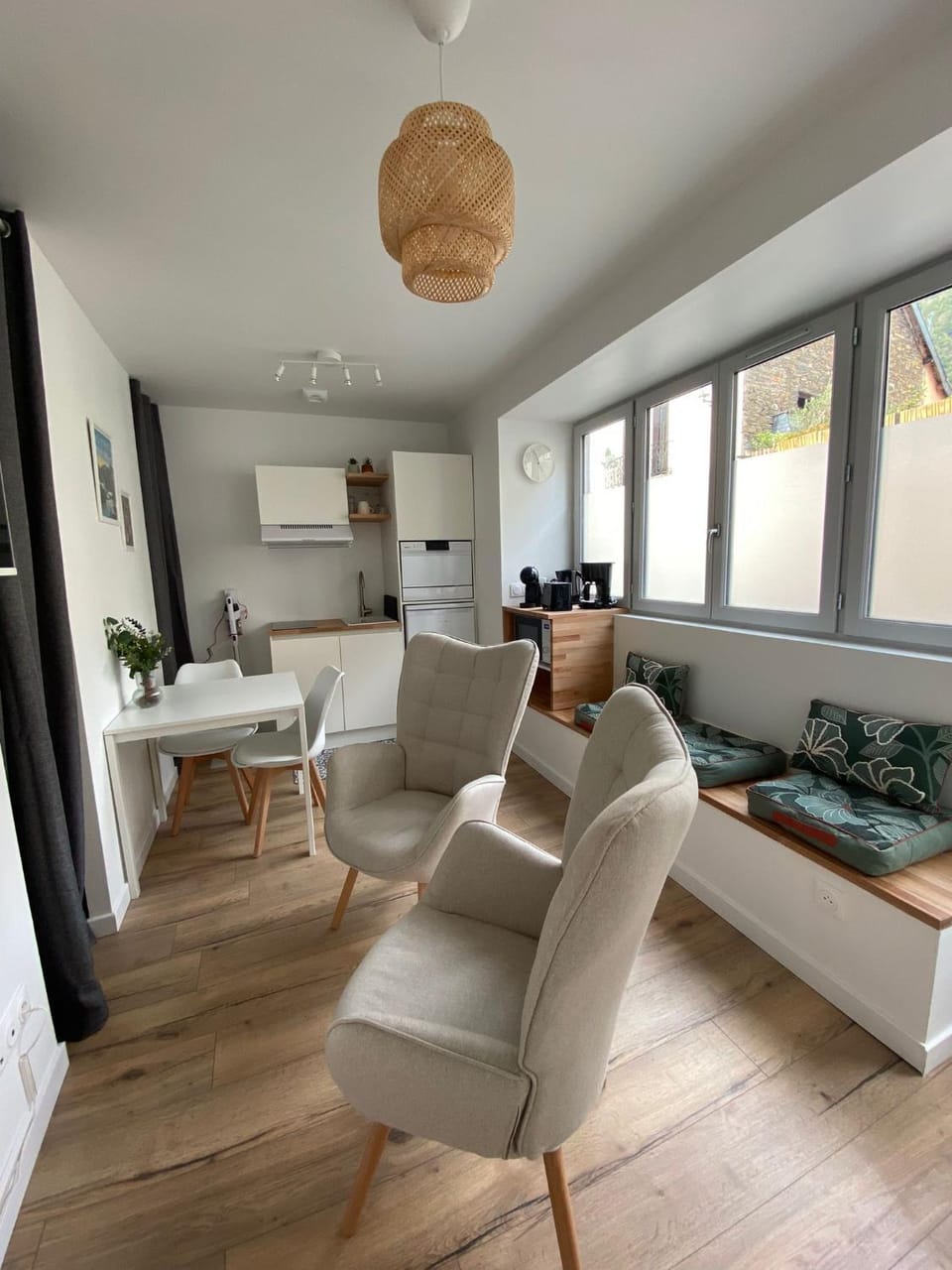Living room, Dining area
