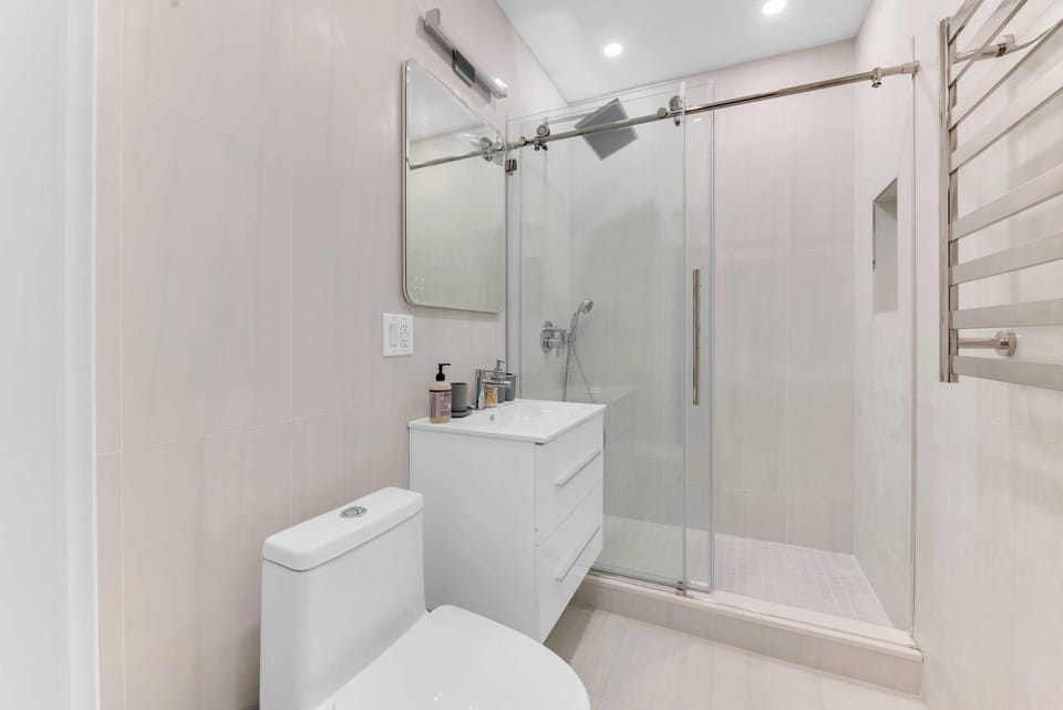 Shower, Toilet, Bathroom, towels, dryer