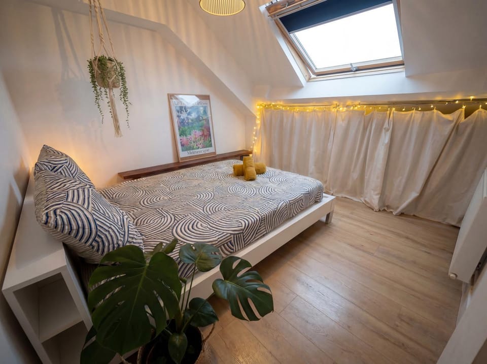Bed, Bedroom, heating, storage