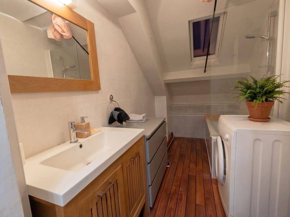 Bathroom, Bath, towels, washing machine