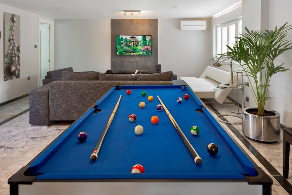 Communal lounge/ TV room, Billiard, Game Room