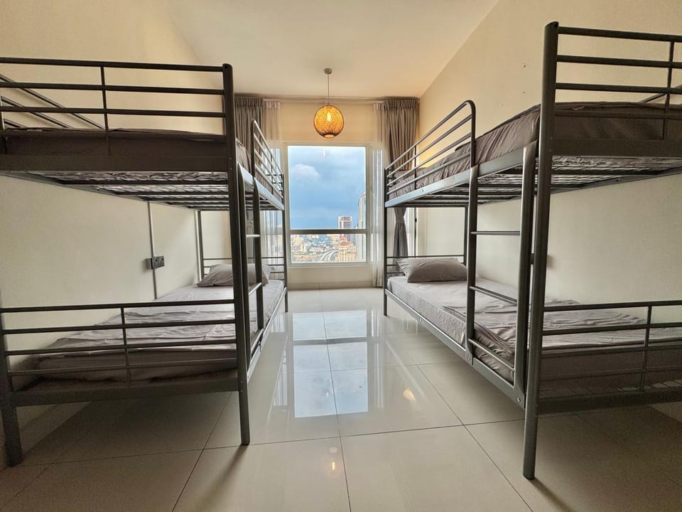 Bedroom, bunk bed