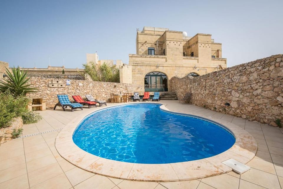3 Bedroom Holiday Home with Private Pool and Views House in Malta