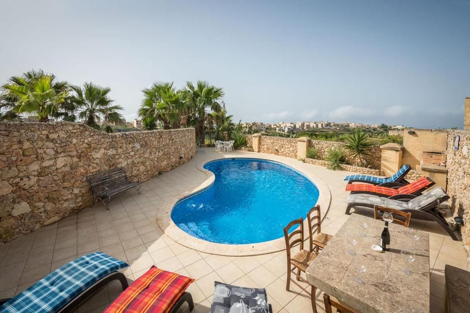 3 Bedroom Holiday Home with Private Pool and Views House in Malta