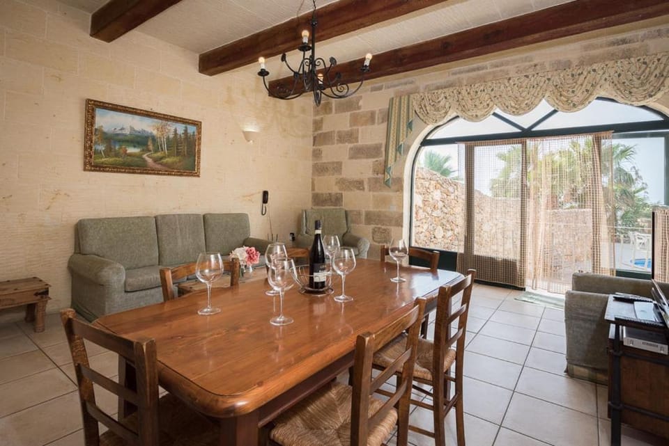 3 Bedroom Holiday Home with Private Pool and Views House in Malta