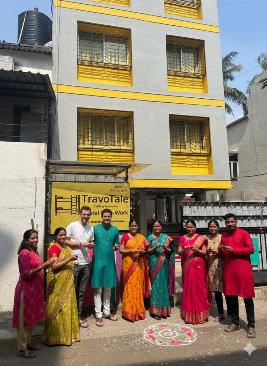 Property building, Day, group of guests