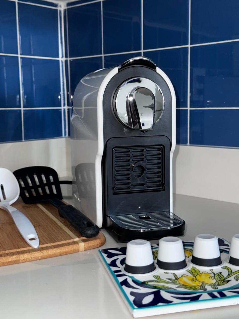 Kitchen or kitchenette, minibar