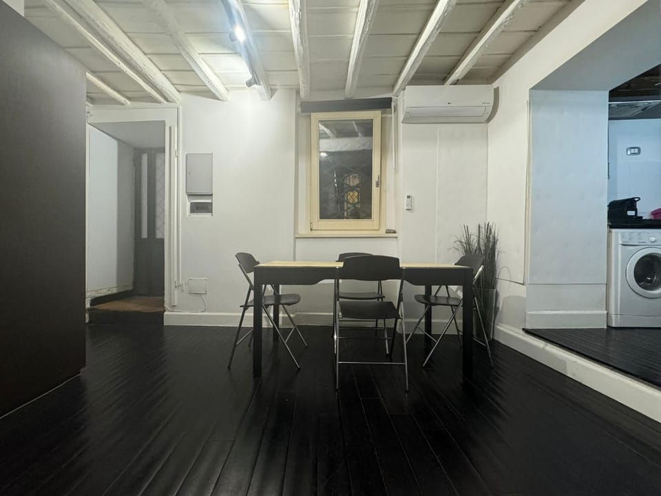 Seating area, Dining area, air conditioner