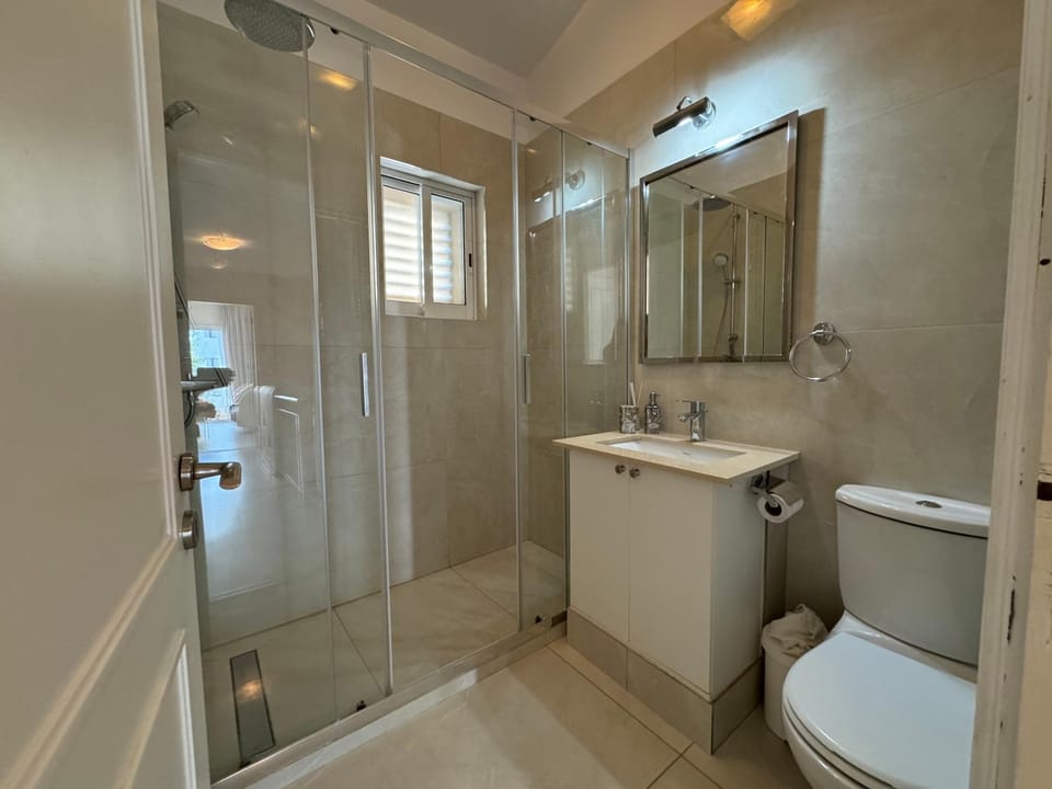 Shower, Toilet, Bath