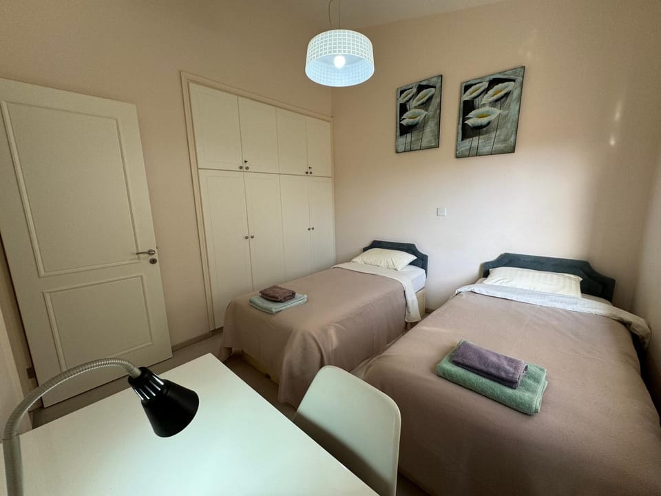Bed, Photo of the whole room, towels