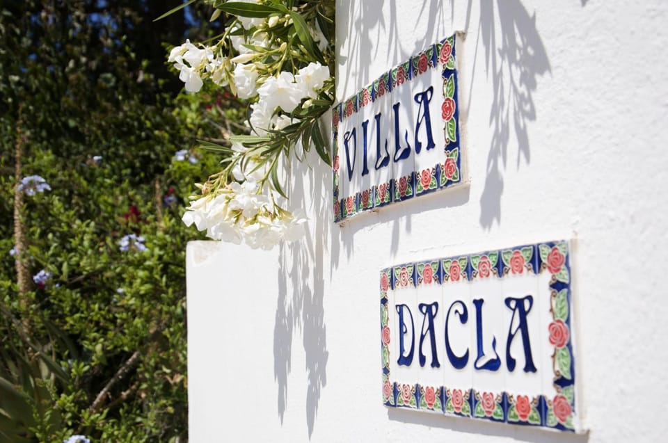Day, Property logo or sign