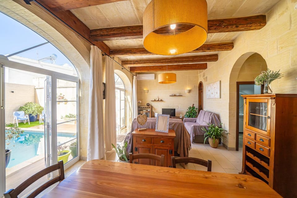 4 Bedroom Holiday Home with Private Pool House in Malta