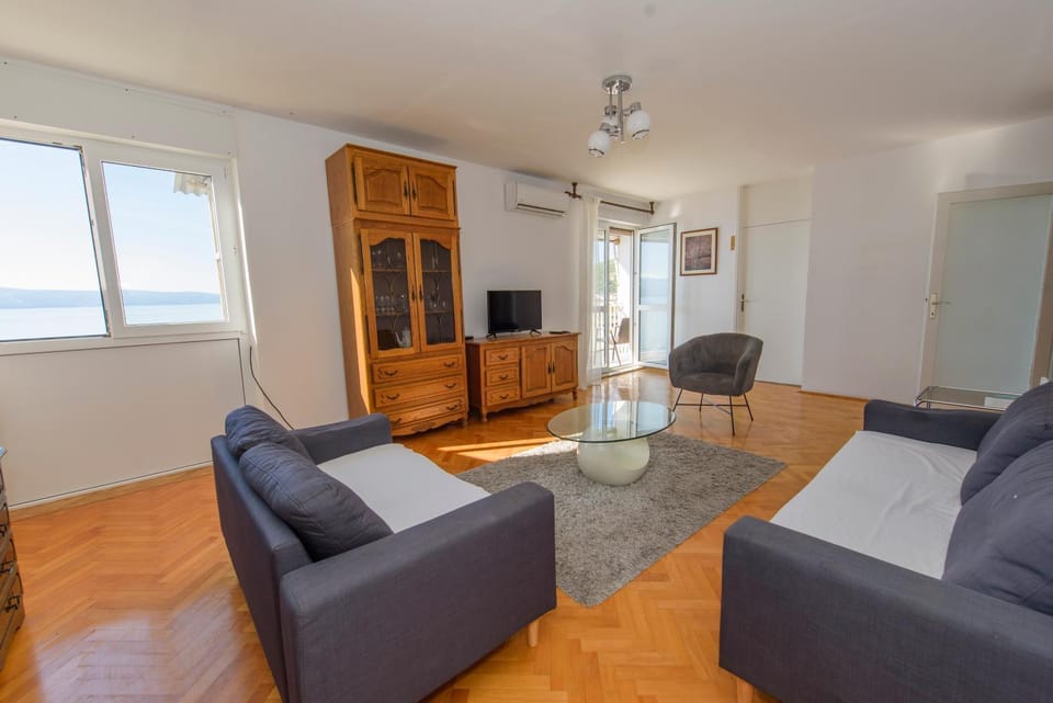 Communal lounge/ TV room, TV and multimedia, Living room, Seating area, Sea view, wardrobe, air conditioner