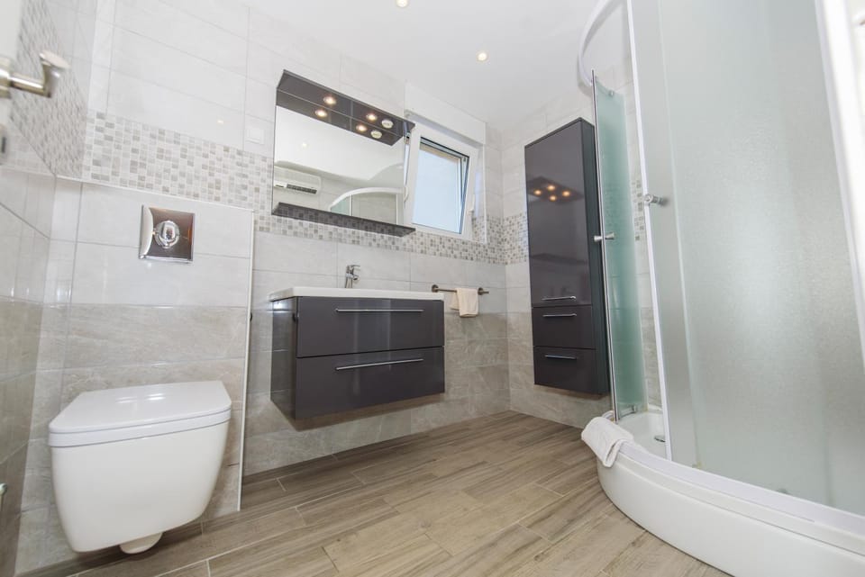 Shower, Toilet, Bathroom, hair dryier