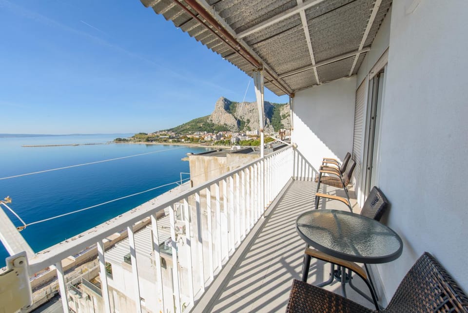 Day, View (from property/room), Balcony/Terrace, Seating area, Beach, Mountain view, Sea view, Sunset