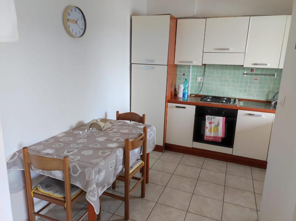 Day, oven, kitchen
