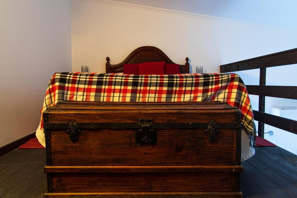 Bed, Photo of the whole room, Decorative detail, Bedroom
