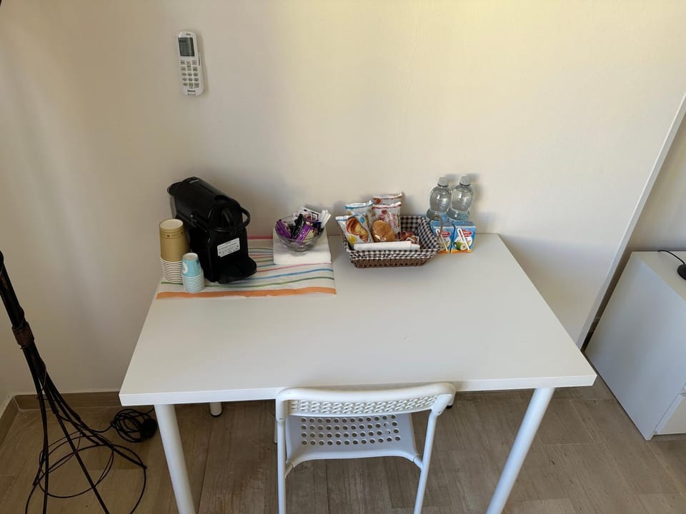 Coffee/tea facilities, Food and drinks, Breakfast