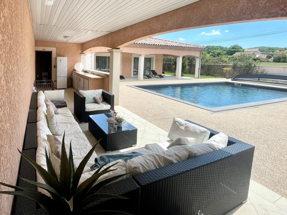 Private swimming pool & jacuzzi magnifique villa provençale Villa in Provence