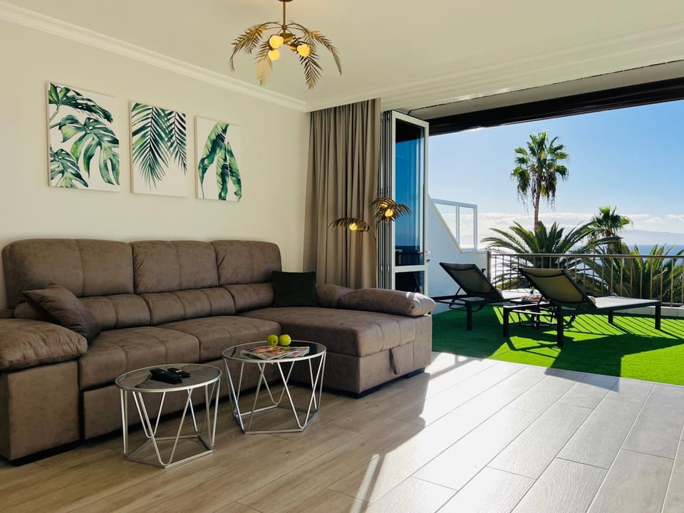 Day, Balcony/Terrace, Living room, sunbed