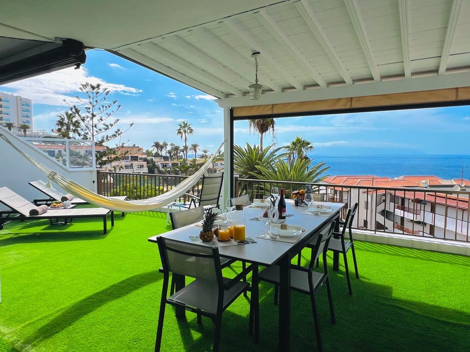 Day, Natural landscape, View (from property/room), Balcony/Terrace, Dining area, Sea view, sunbed