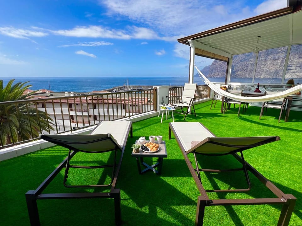 Day, Natural landscape, View (from property/room), Balcony/Terrace, Dining area, Sea view, Area and facilities, sunbed