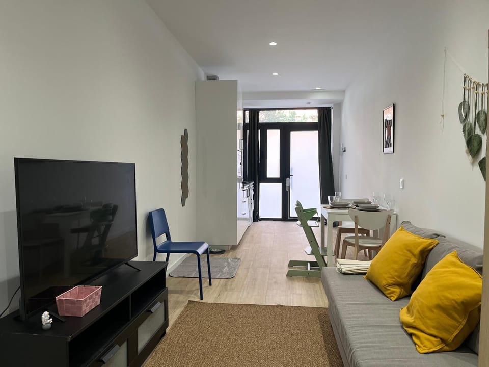 Communal lounge/ TV room, TV and multimedia, Living room, Seating area