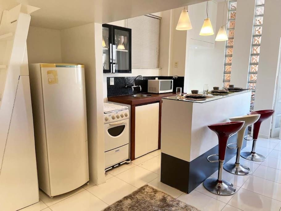 Coffee/tea facilities, Kitchen or kitchenette, Dining area, minibar, oven, stove