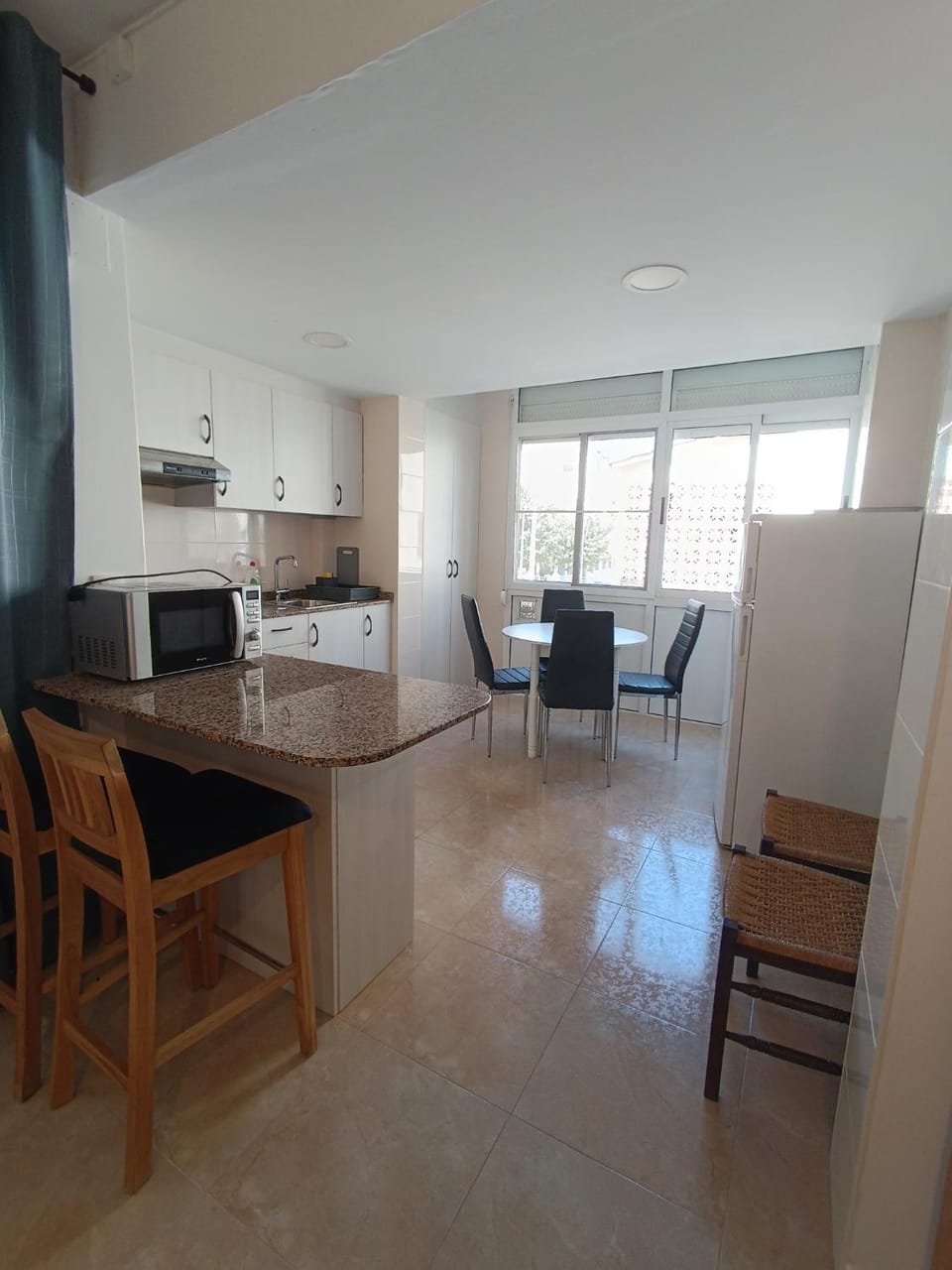 Kitchen or kitchenette, Dining area