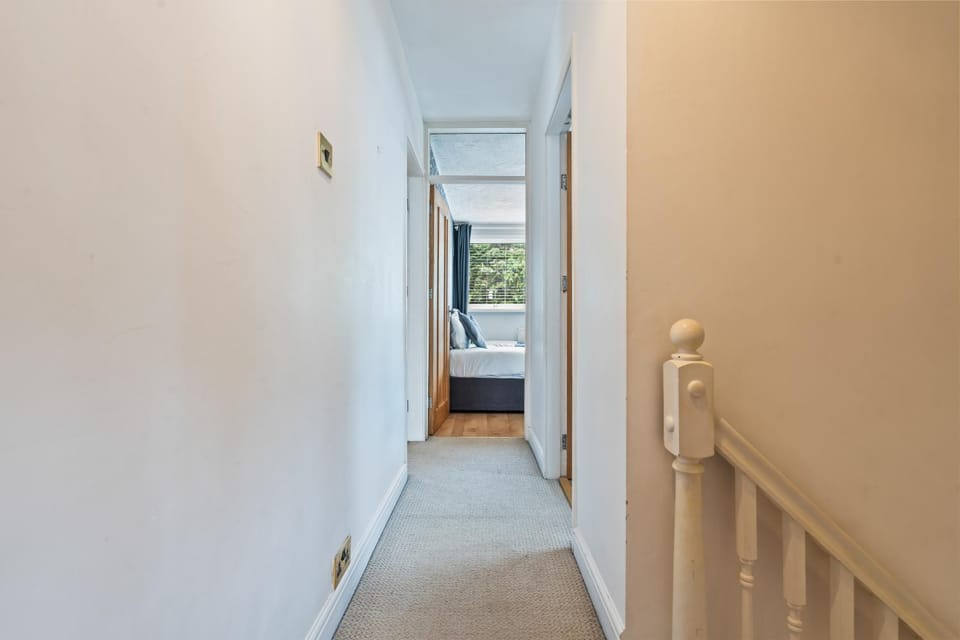 Stylish 4BDR House By Hyped Properties Short Term Rental Agency With Free Parking & WiFi West Bromwich House in Birmingham