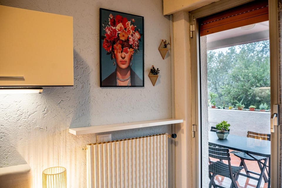 View (from property/room), Balcony/Terrace, Living room, Seating area, Dining area, furniture, internet