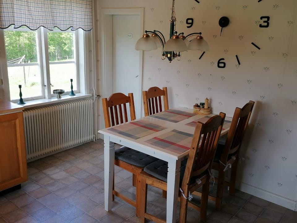 Dining area, kitchen