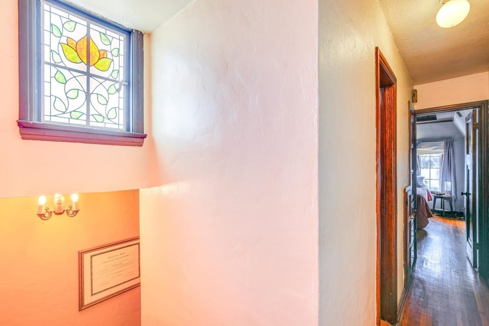 1 Mi to Ocean! Home w/ Rooftop Deck in Long Beach House in Long Beach