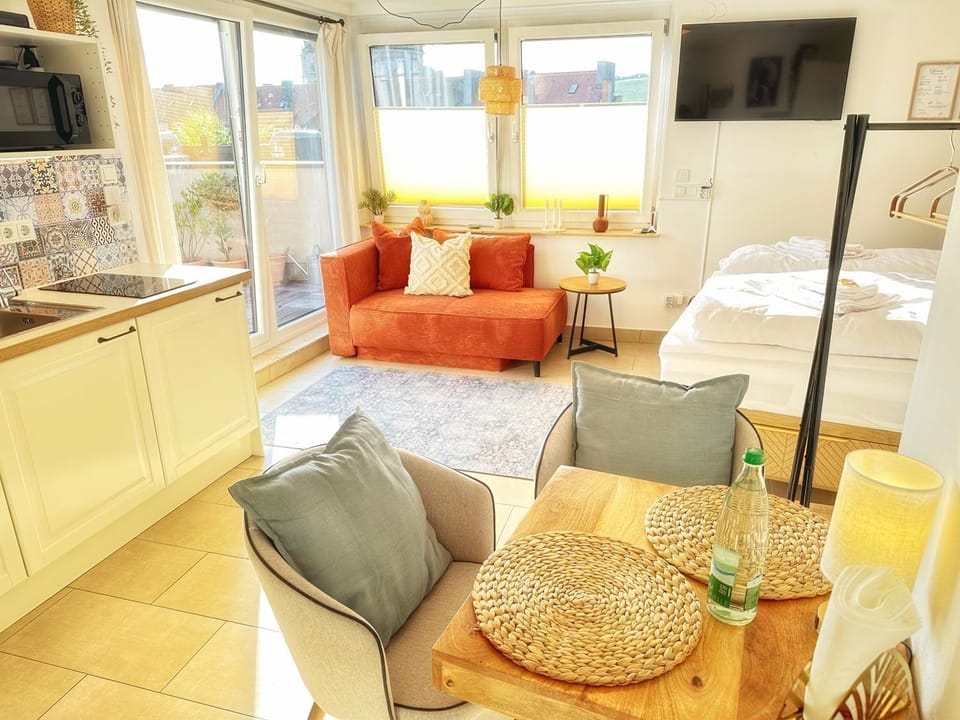 View (from property/room), View (from property/room), Kitchen or kitchenette, Living room, Bedroom, stove, stove, towels, towels, kitchen, kitchen