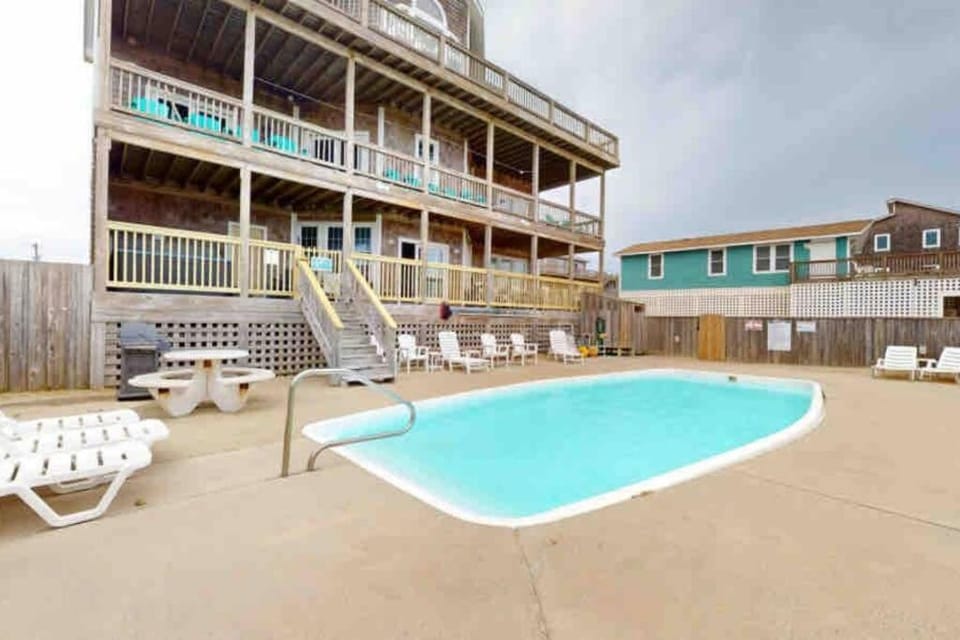 8 Bed Oceanfront in OBX with Pool & Hot Tub House in Frisco