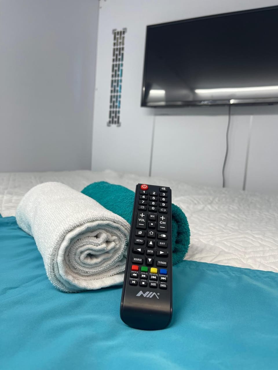 Bed, TV and multimedia, Photo of the whole room, Bedroom, towels