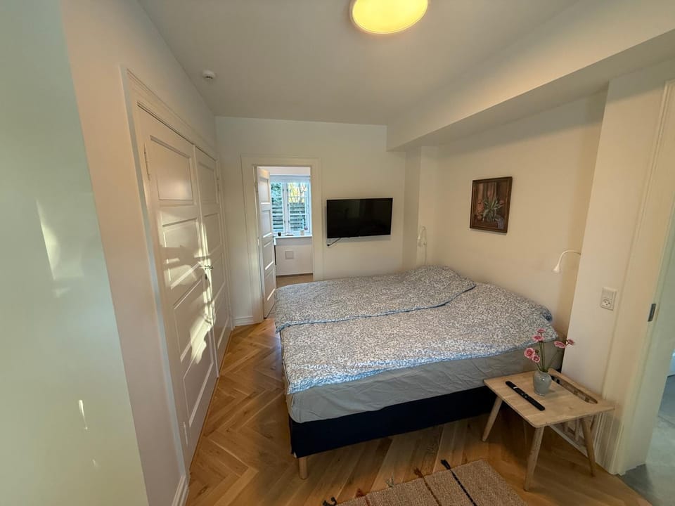 Communal lounge/ TV room, Bed, TV and multimedia, Photo of the whole room, Evening entertainment, Bedroom