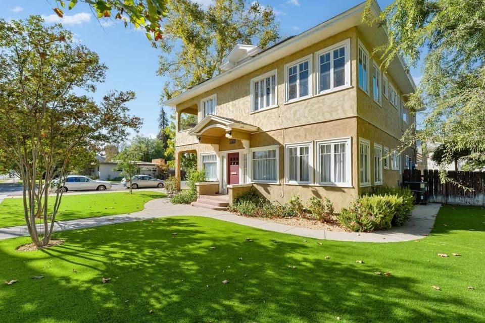 Classic Historic downtown perfection! House in Bakersfield