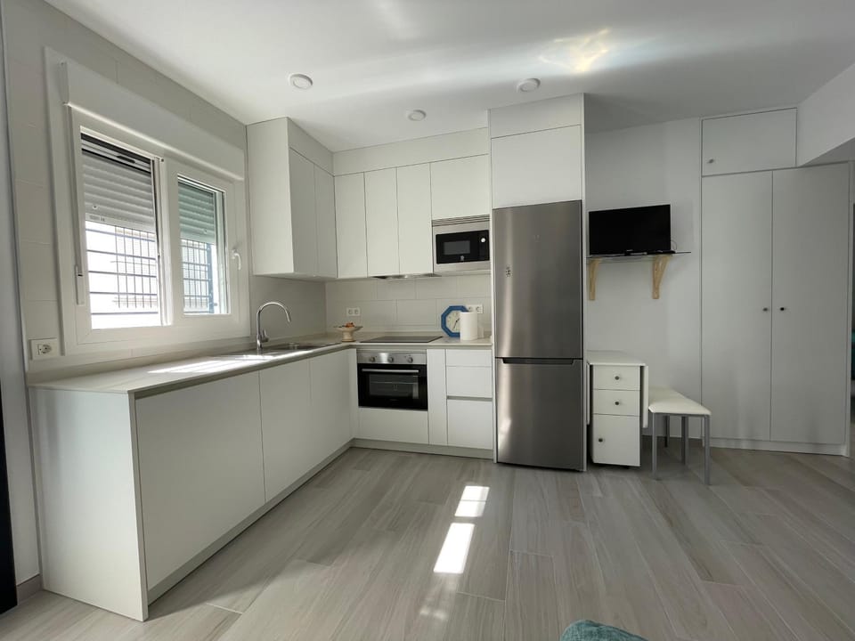 Kitchen or kitchenette, dishwasher, oven, pet friendly, stove