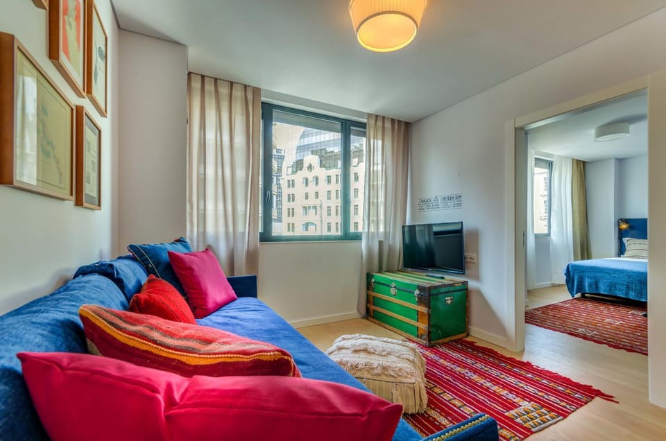 TV and multimedia, Living room, Seating area, Bedroom