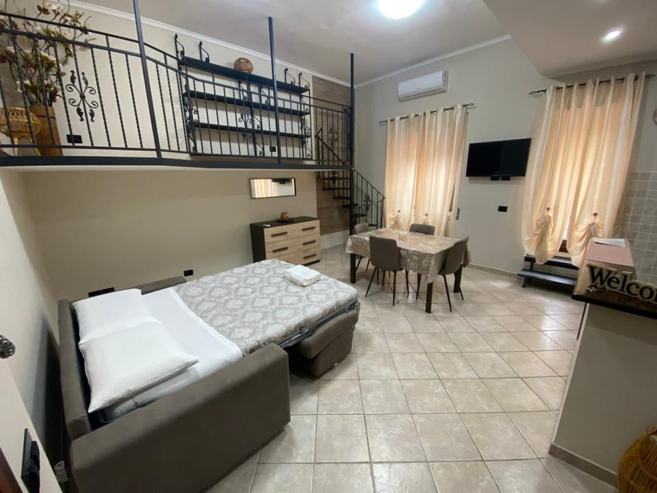 Bed, TV and multimedia, Living room