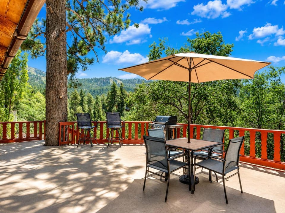 Patio, Spring, Day, Summer, BBQ facilities, Seating area, Autumn, Time of day