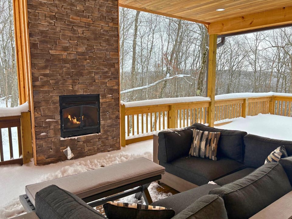 Majestic Manor House in Deep Creek Lake
