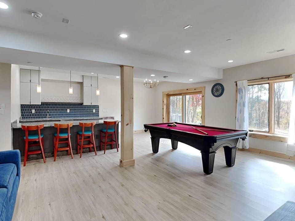 Majestic Manor House in Deep Creek Lake